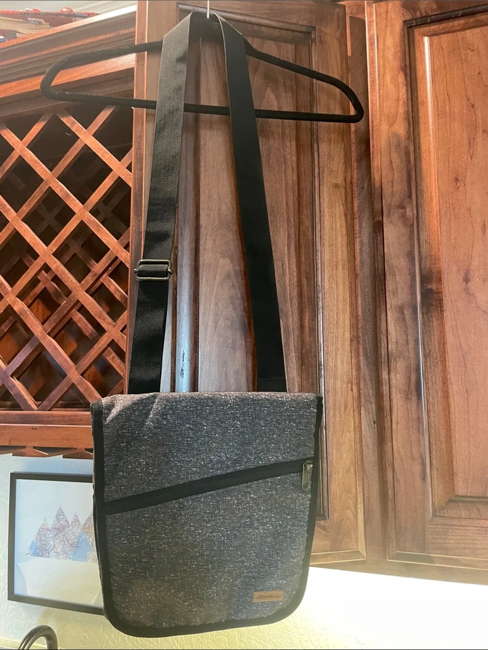 Eddie Bauer Men's Gray Crossbody Messenger Bag - Adjustable Strap + zipper walle